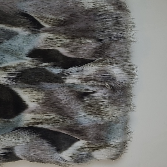 Design Lab Lord & Taylor Faux Fur Vest Size Small Petite - Picture 6 of 11
